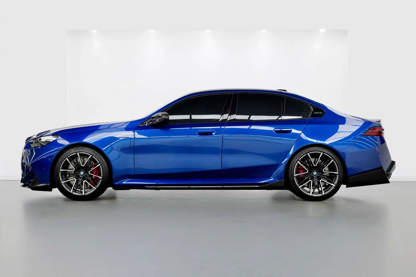 2026 BMW M5, 2/16