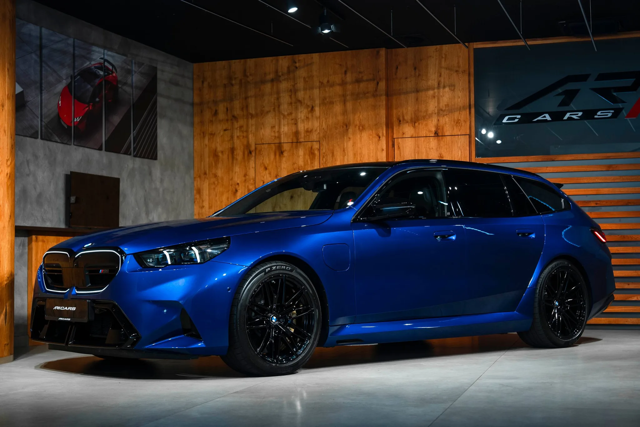 2026 BMW M5 Touring proposée par un concessionnaire spécialisé à Bratislava, Slovaquie, photo principale