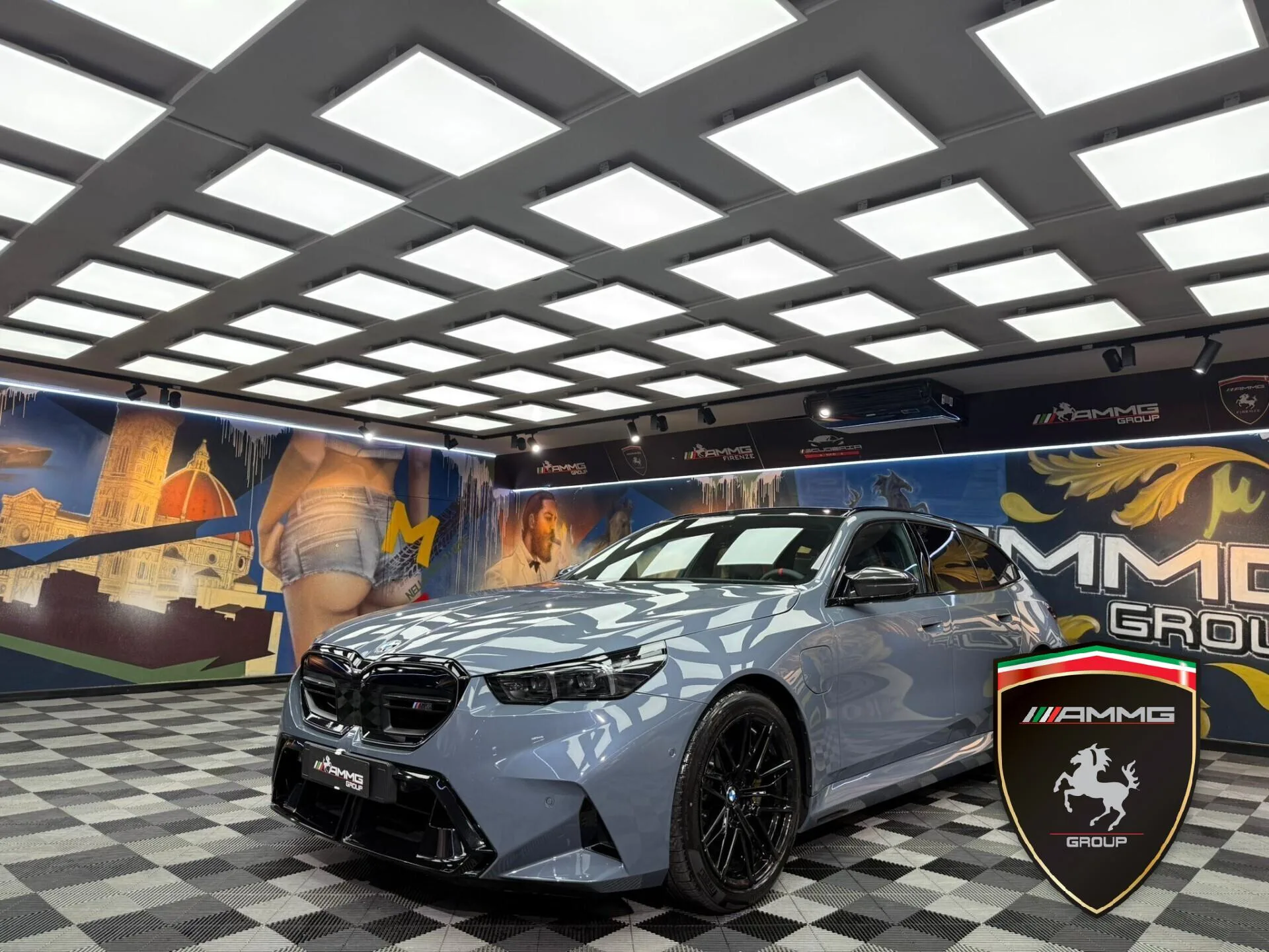 2026 BMW M5 Touring angeboten von einem Fachhändler in Calenzano, Italien, Hauptfoto