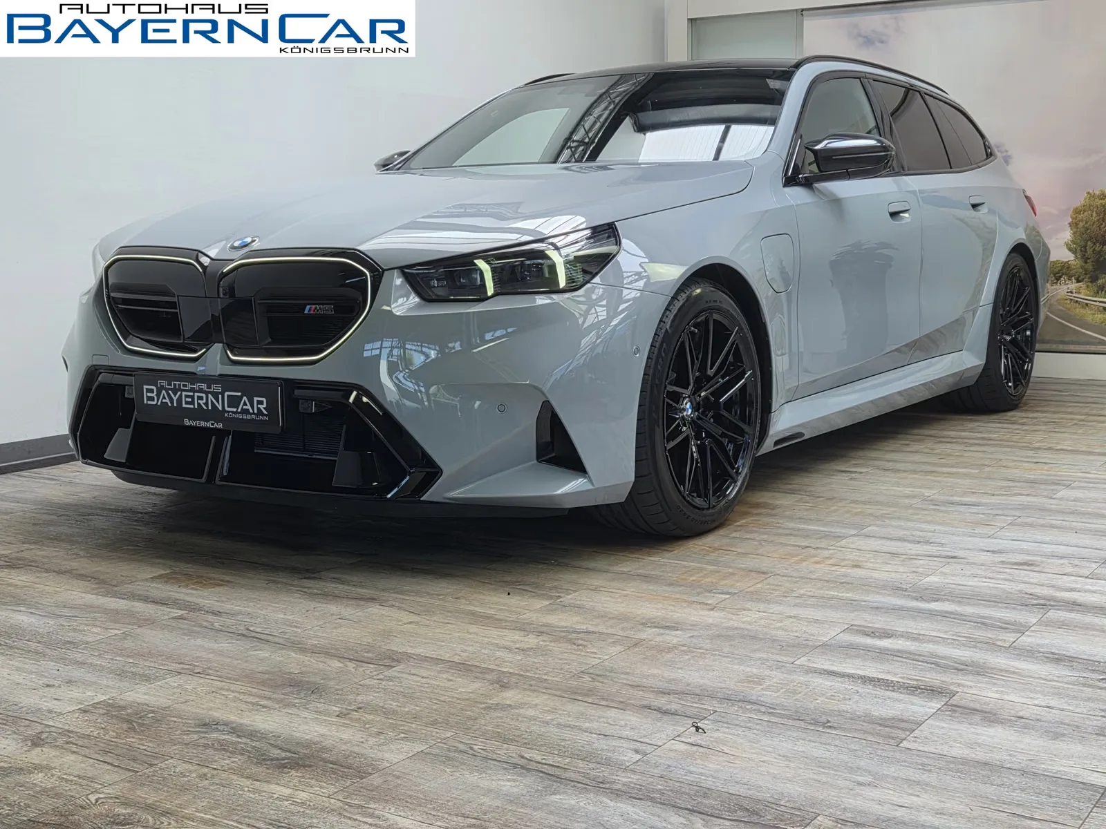 2026 BMW M5 Touring angeboten von einem Fachhändler in Königsbrunn, Deutschland, Hauptfoto