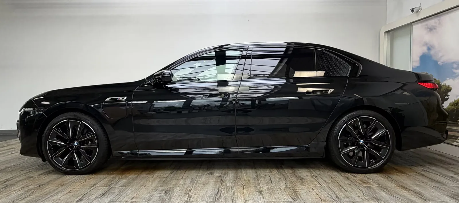 2026 BMW M760e, 3/30