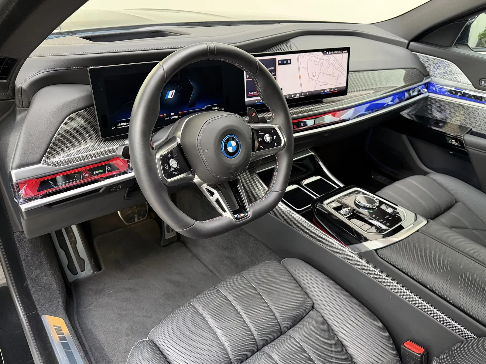 2026 BMW M760e, 8/30