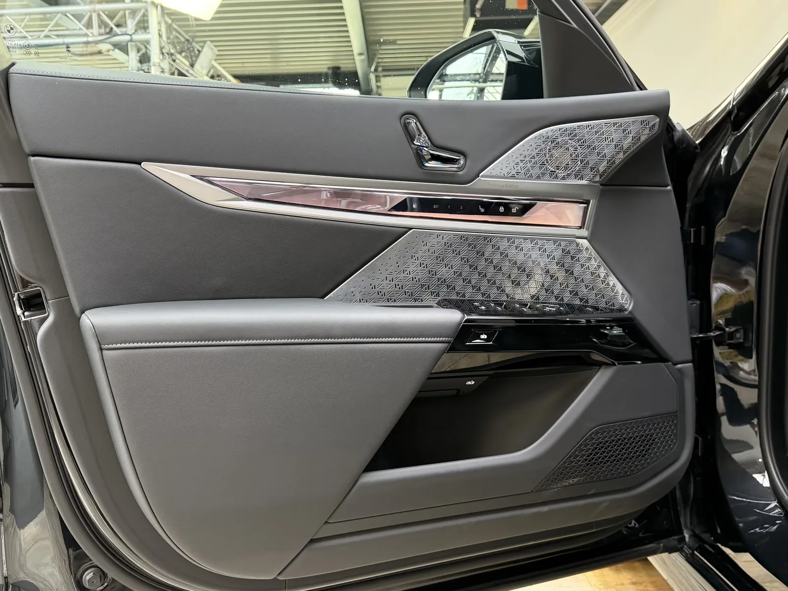 2026 BMW M760e, 15/30