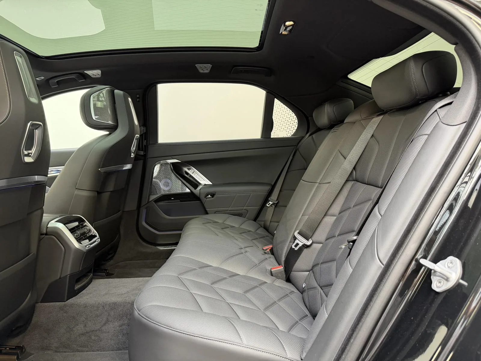 2026 BMW M760e, 17/30