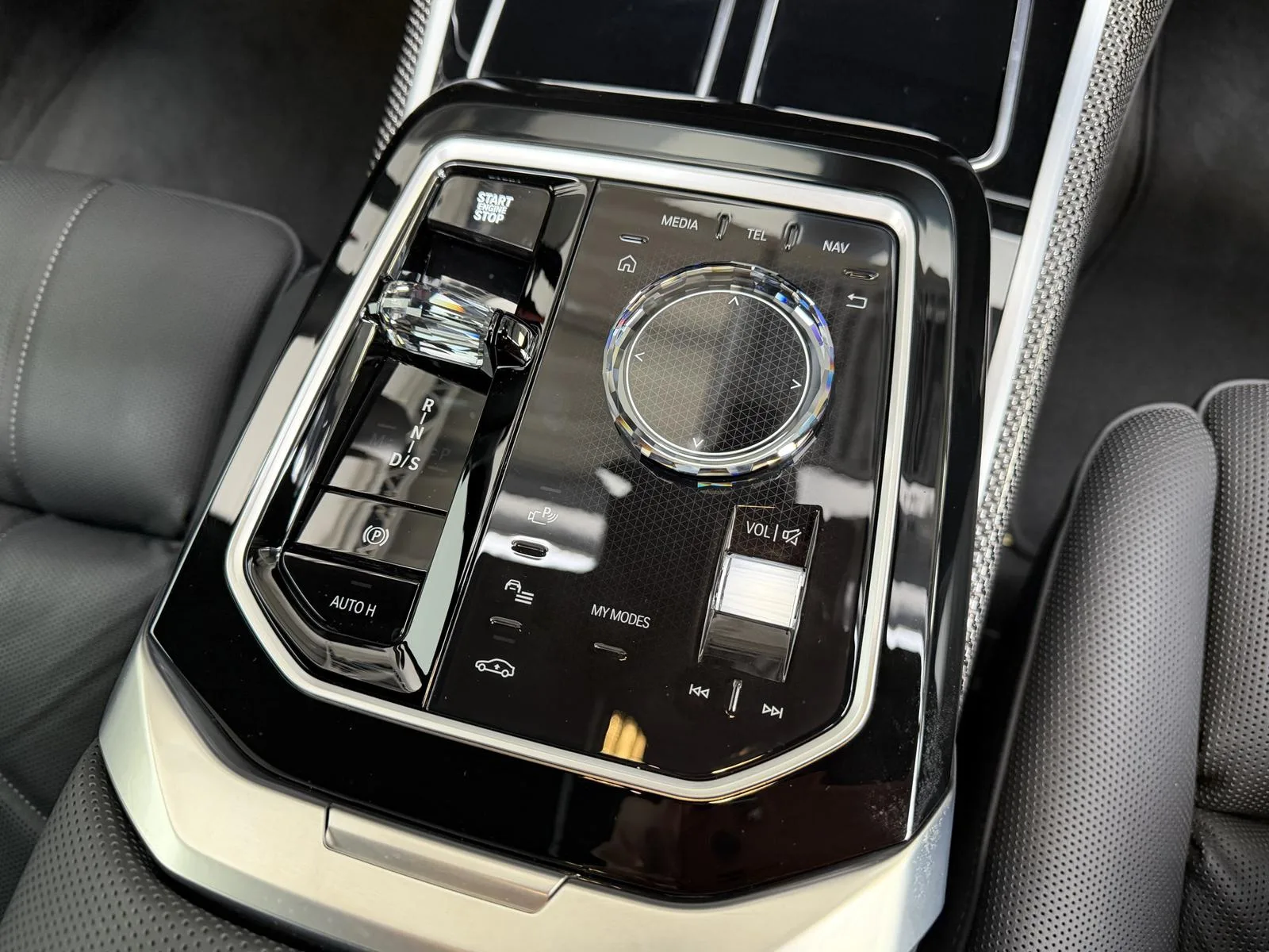 2026 BMW M760e, 28/30