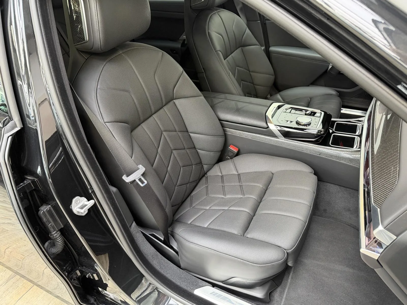 2026 BMW M760e, 29/30