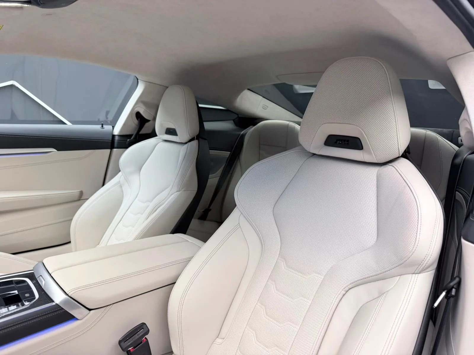 2026 BMW M850i Coupé, 12/30