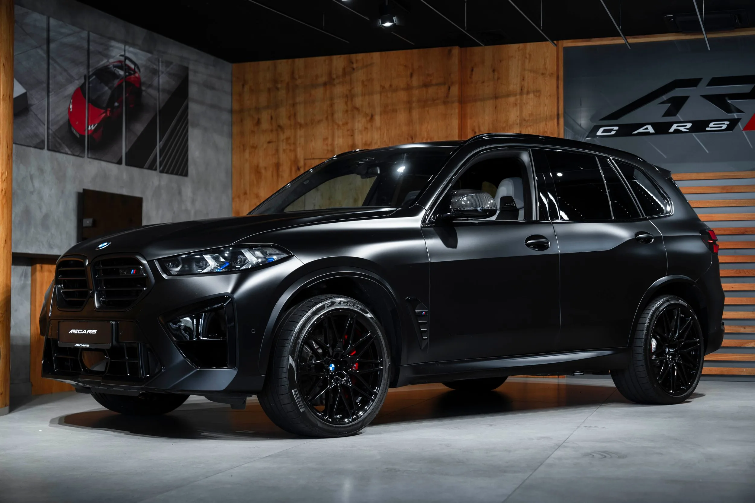 2026 BMW X5 M Competition angeboten von einem Spezialhändler in Bratislava, Slowakei, Hauptfoto