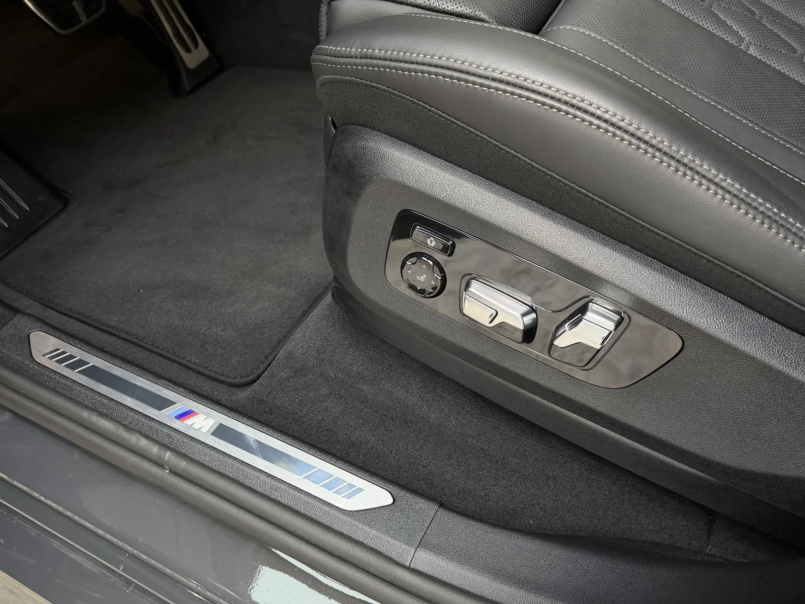 2026 BMW X5 xDrive50e M Sport Pro, 16/30