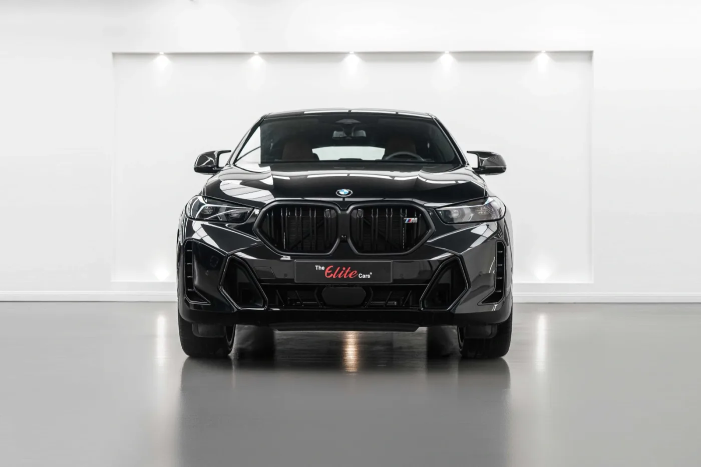 2026 BMW X6 M60i xDrive offered by a specialist dealer in Dubai, United Arab Emirates, photo 6 of 10