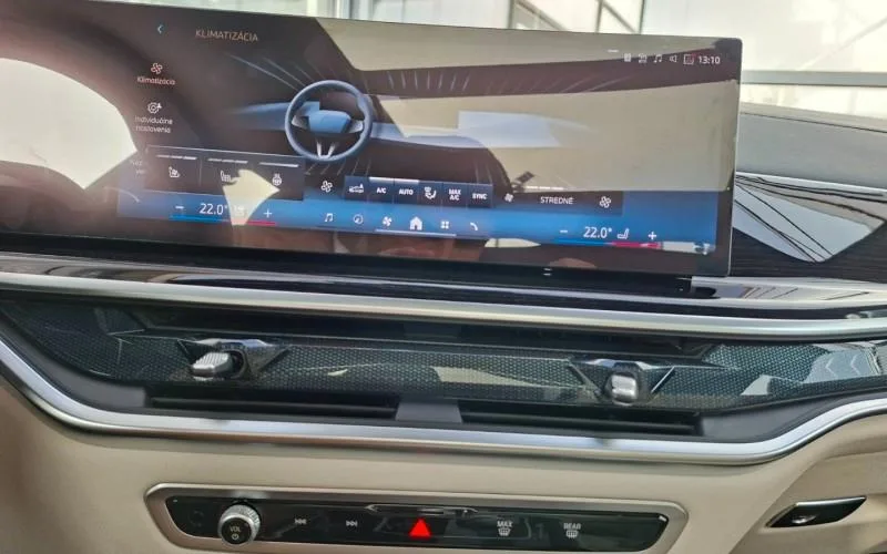2026 BMW X7 40d M Sport Pro, 8/12