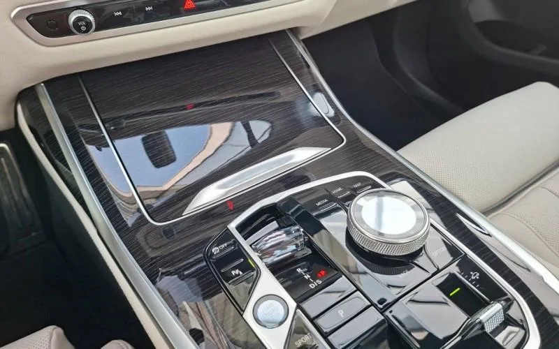 2026 BMW X7 40d M Sport Pro, 9/12