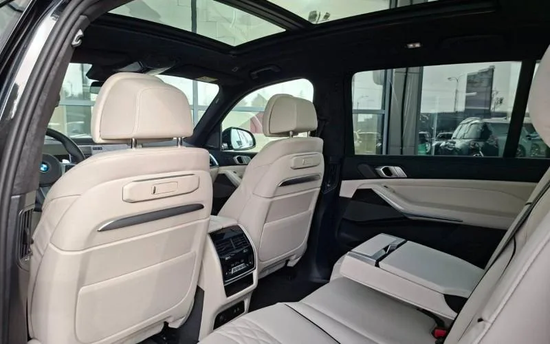 2026 BMW X7 40d M Sport Pro, 10/12