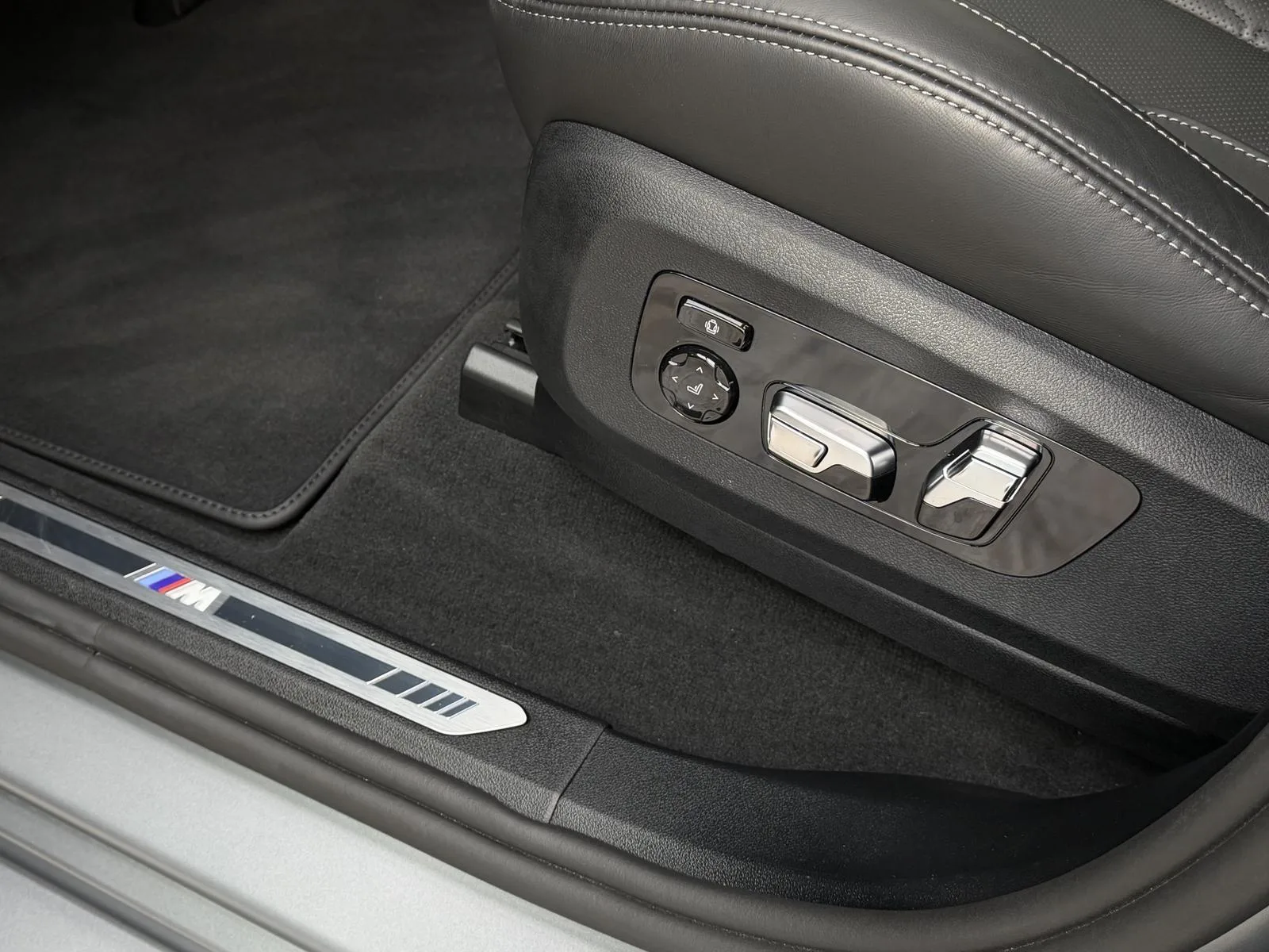 2026 BMW X7 xDrive40d M Sport Pro, 17/30