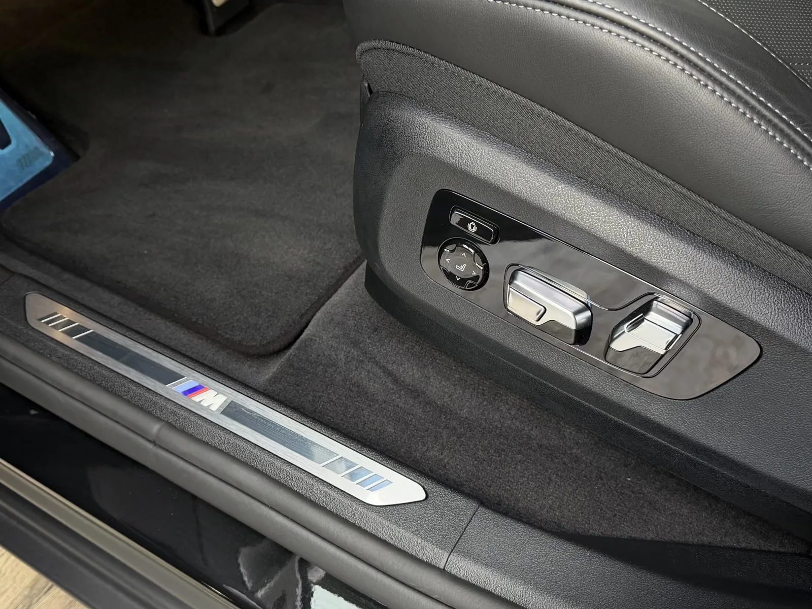 2026 BMW XM 50e, 16/30
