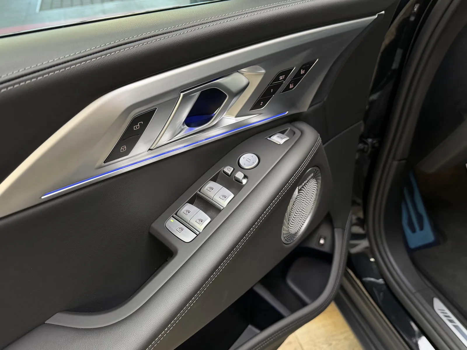 2026 BMW XM 50e, 17/30