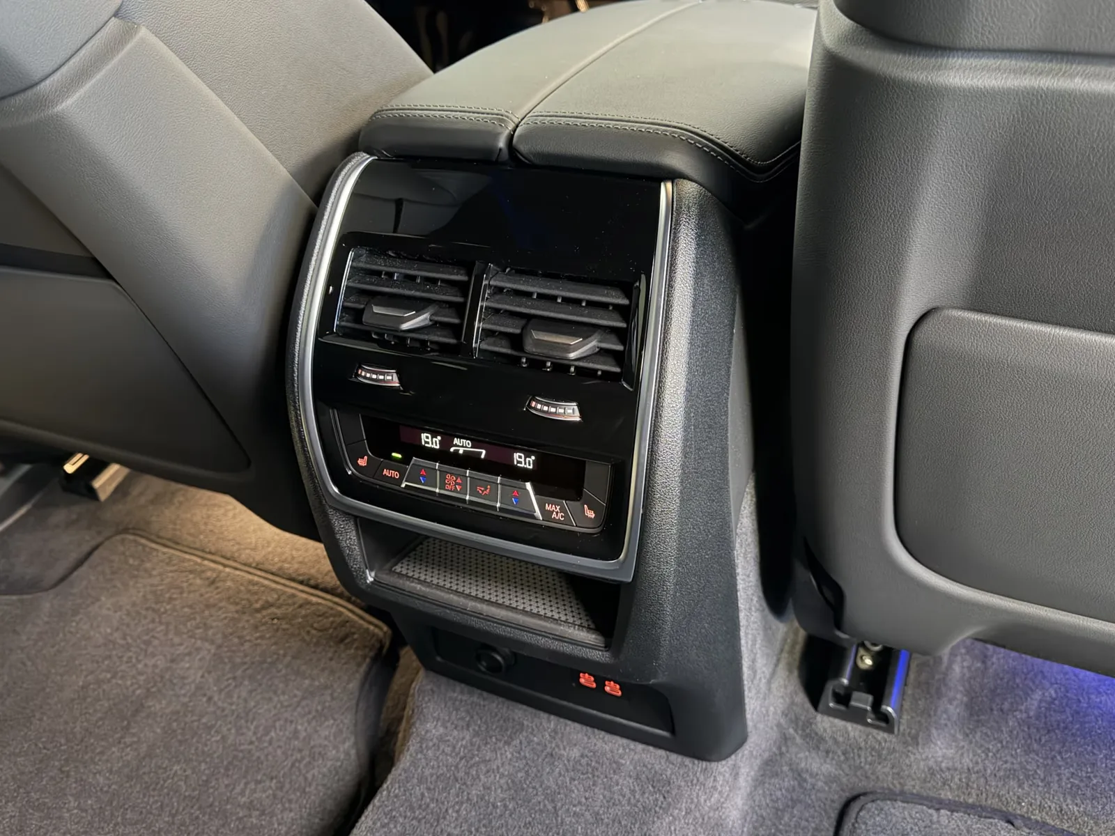 2026 BMW XM 50e, 29/30