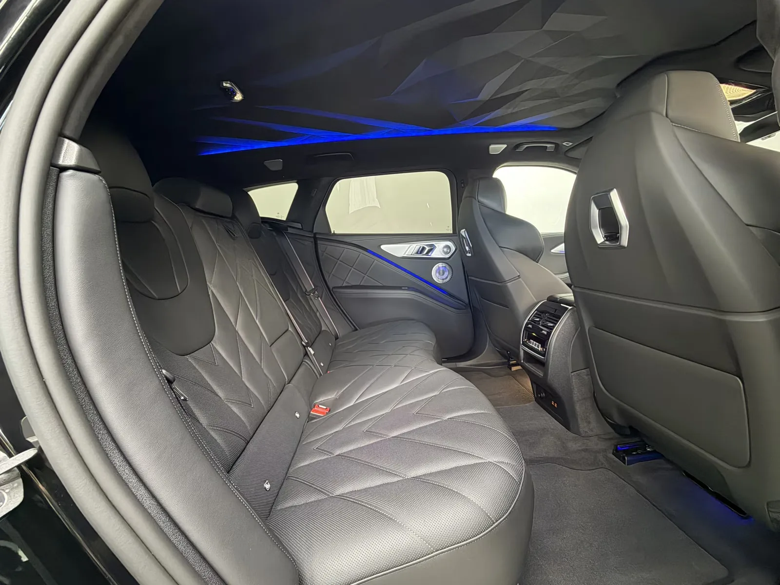 2026 BMW XM 50e, 30/30