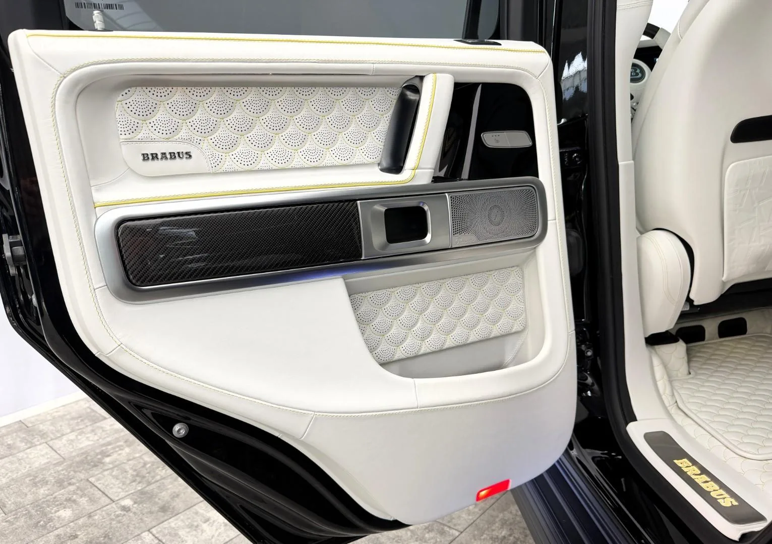 2026 BRABUS G 800 Widestar Masterpiece White Lemon, 27/30