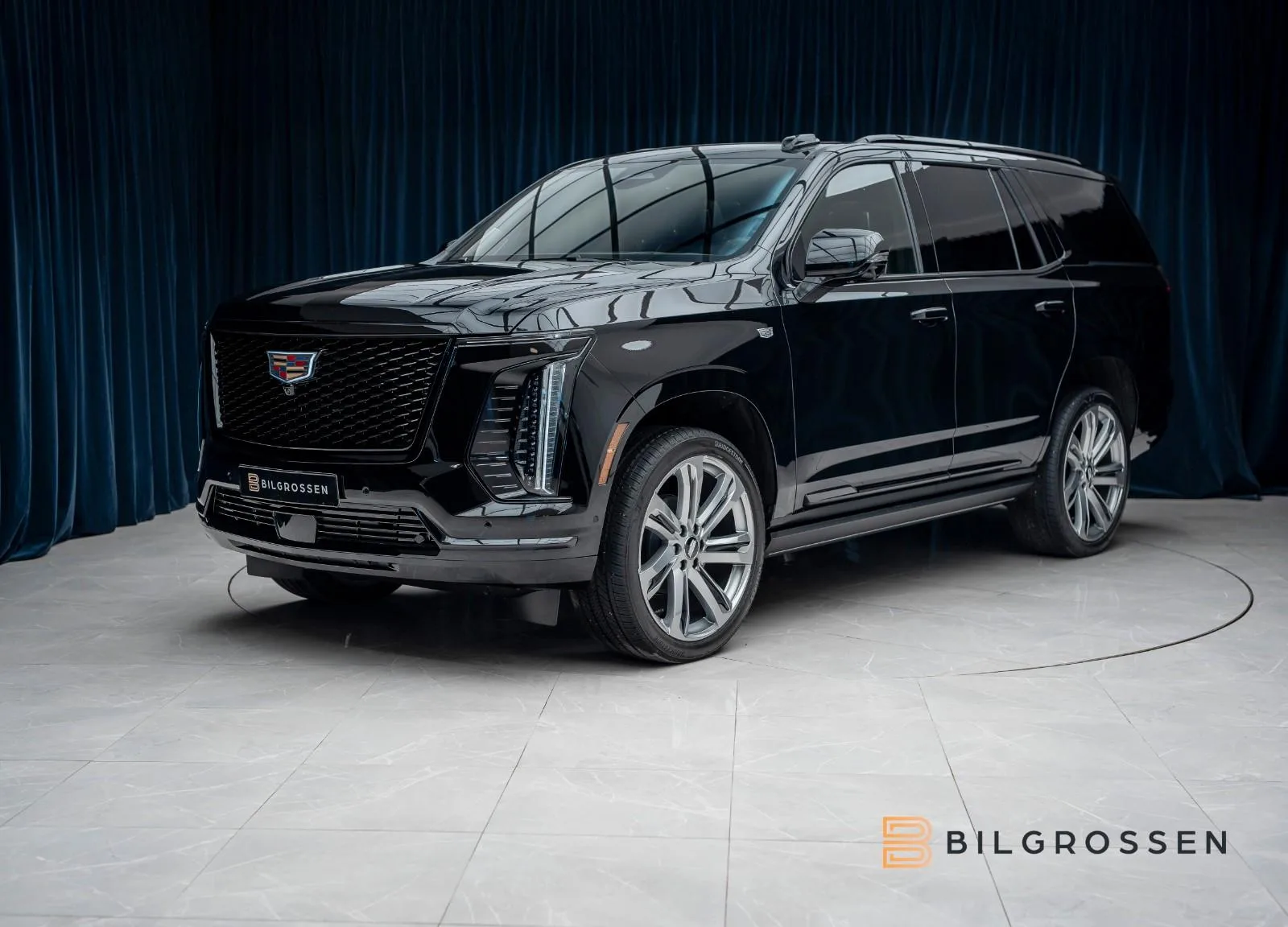 2026 Cadillac Escalade Sport Platinum proposée par un concessionnaire spécialisé à Täby, Suède, photo principale