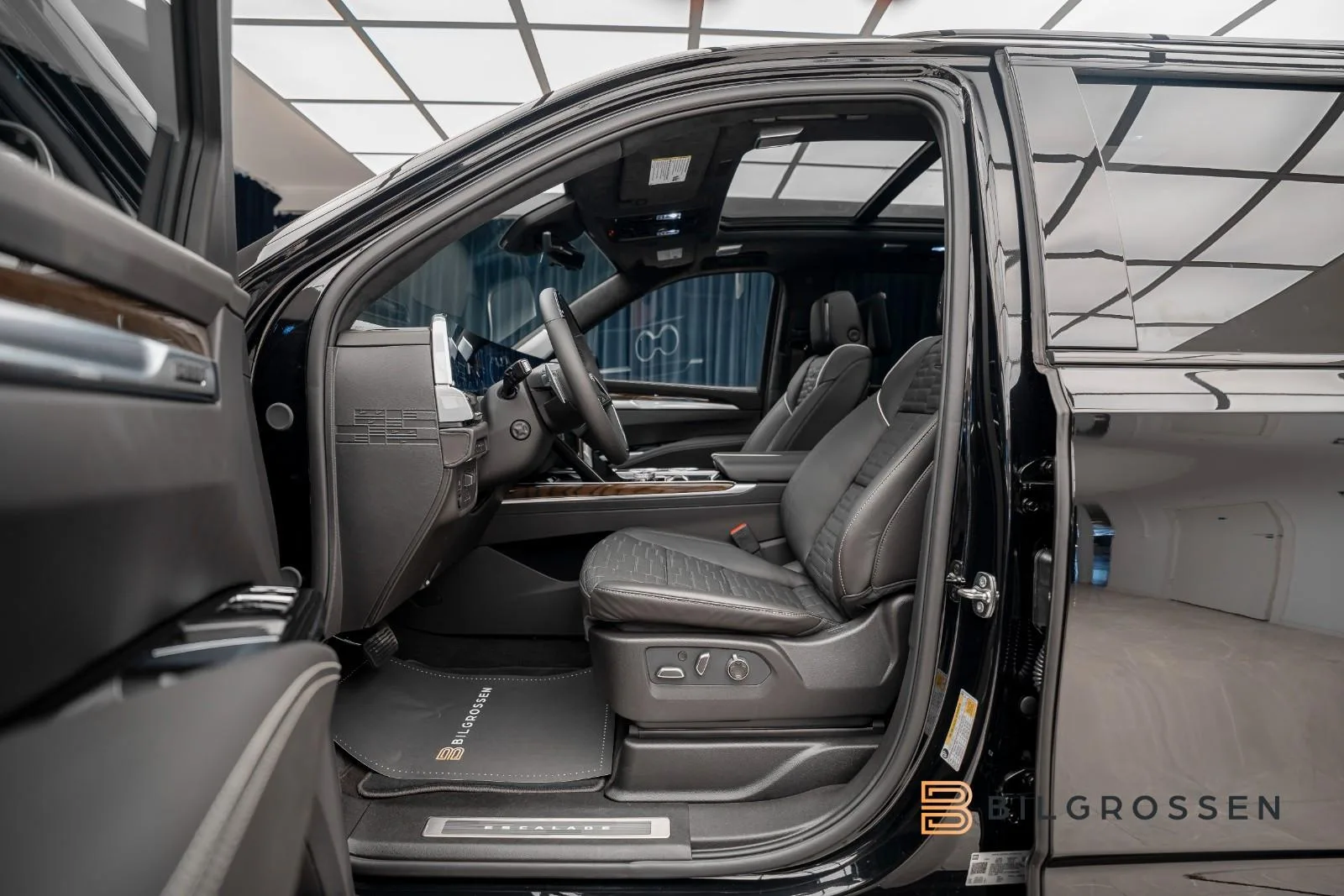2026 Cadillac Escalade Sport Platinum, 17/30