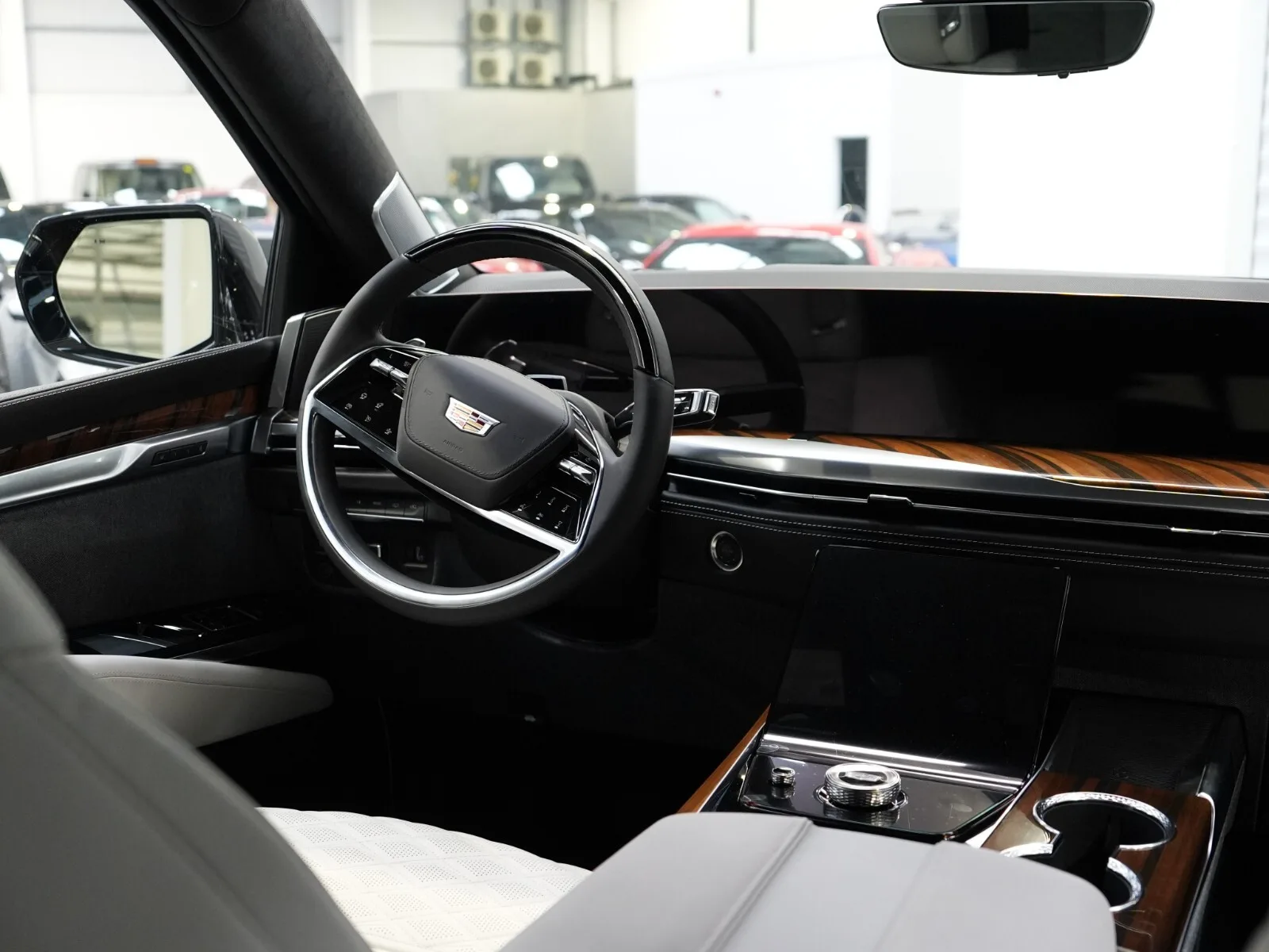 2026 Cadillac Escalade ESV Platinum Luxury, 2/30