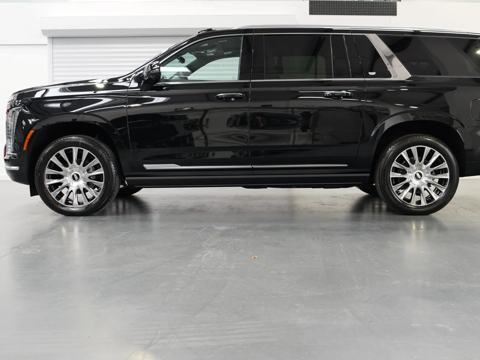 2026 Cadillac Escalade ESV Platinum Luxury, 4/30