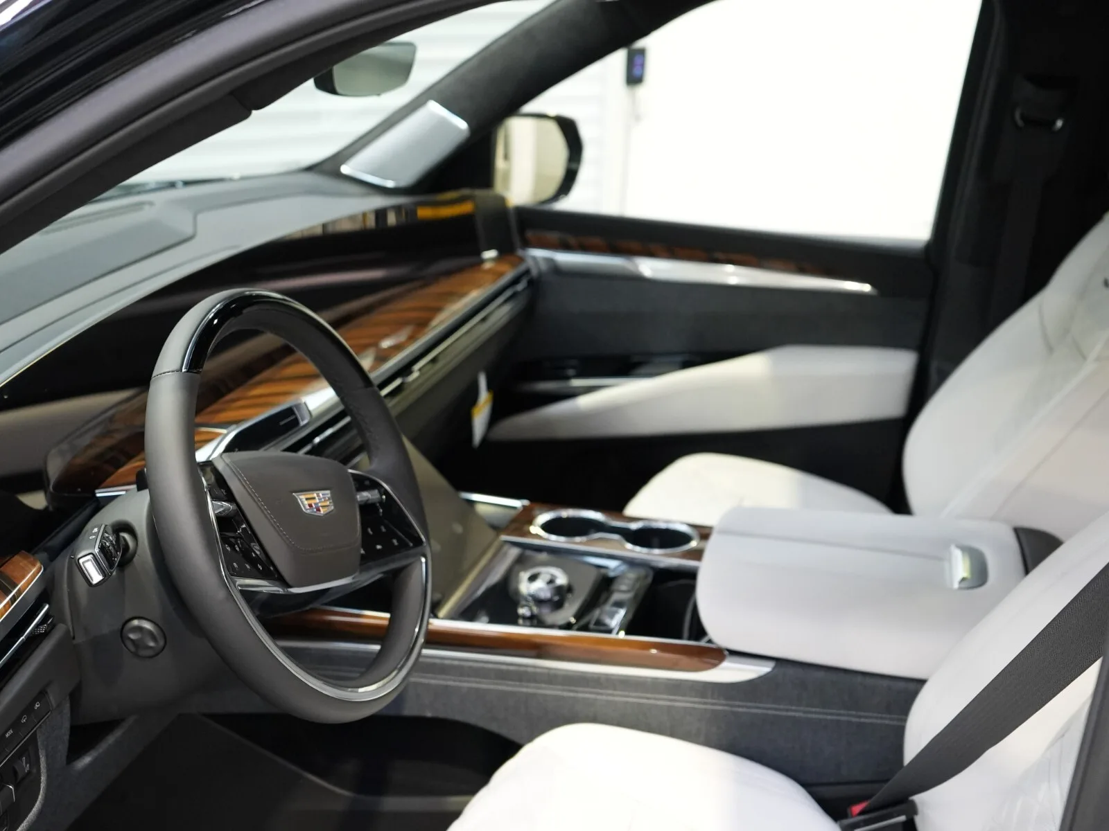 2026 Cadillac Escalade ESV Platinum Luxury, 6/30
