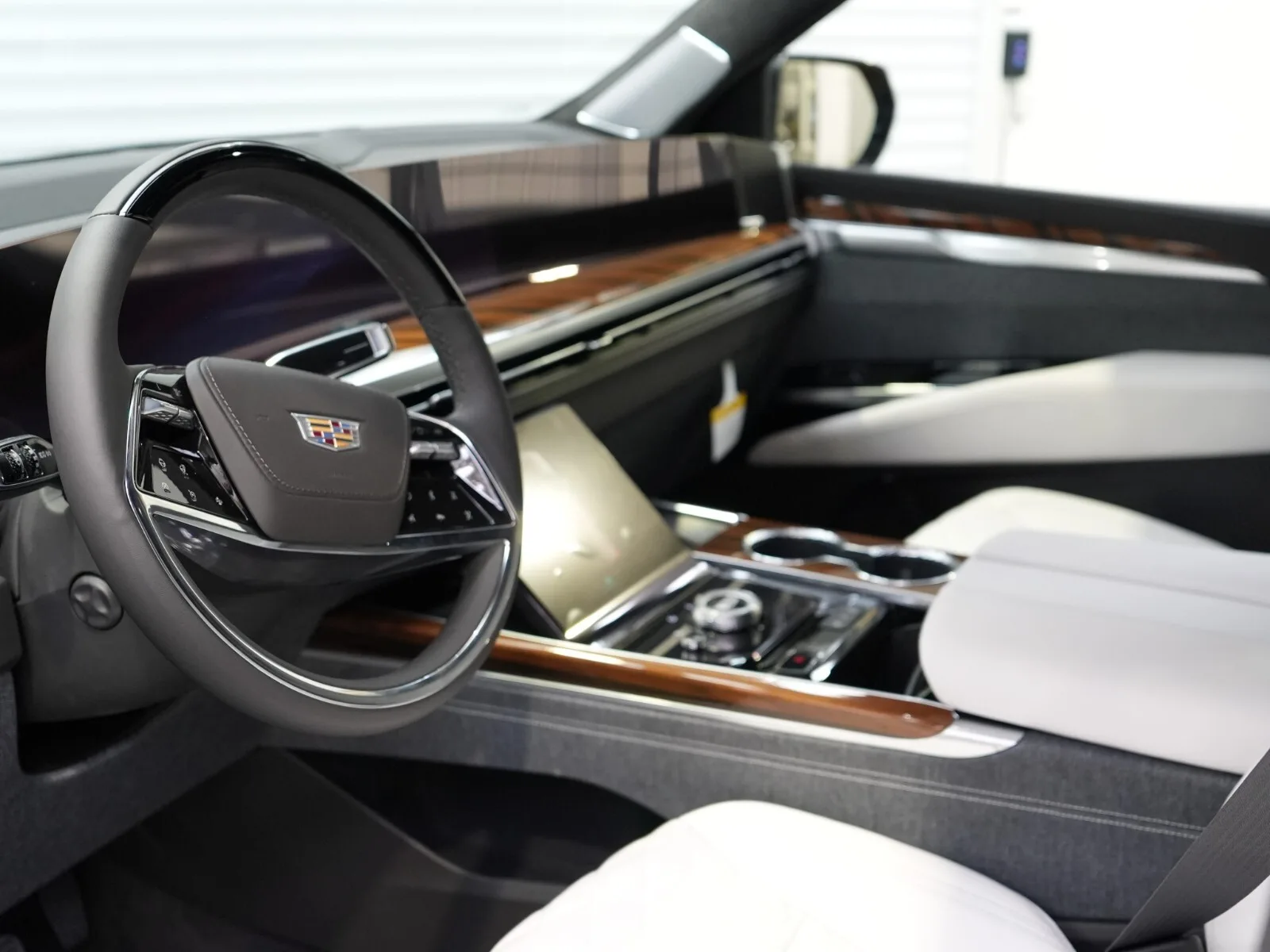 2026 Cadillac Escalade ESV Platinum Luxury, 7/30