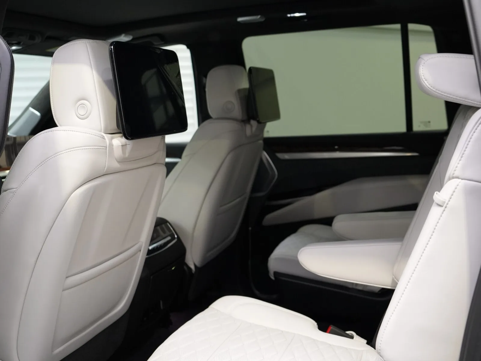 2026 Cadillac Escalade ESV Platinum Luxury, 10/30