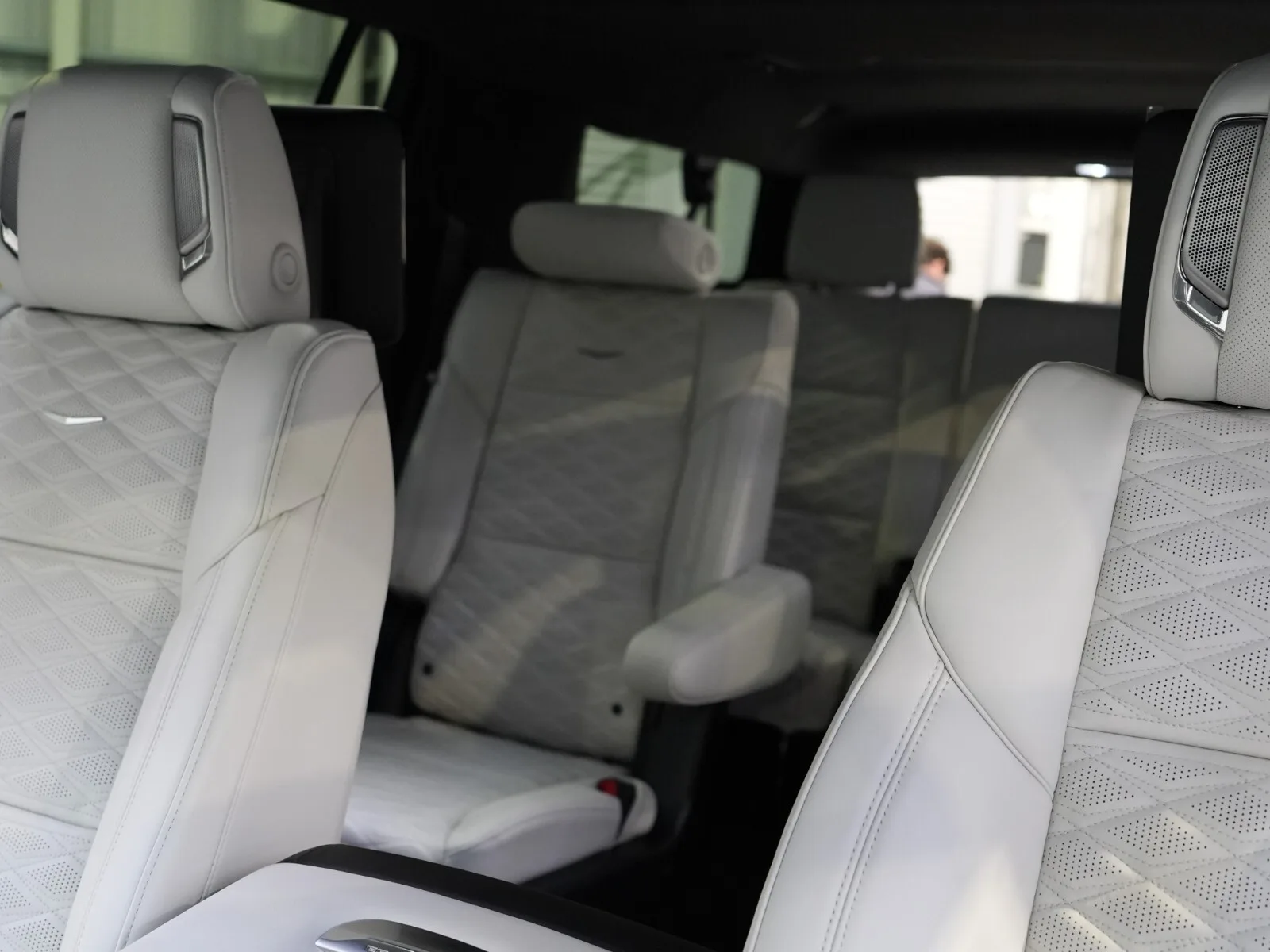 2026 Cadillac Escalade ESV Platinum Luxury, 13/30