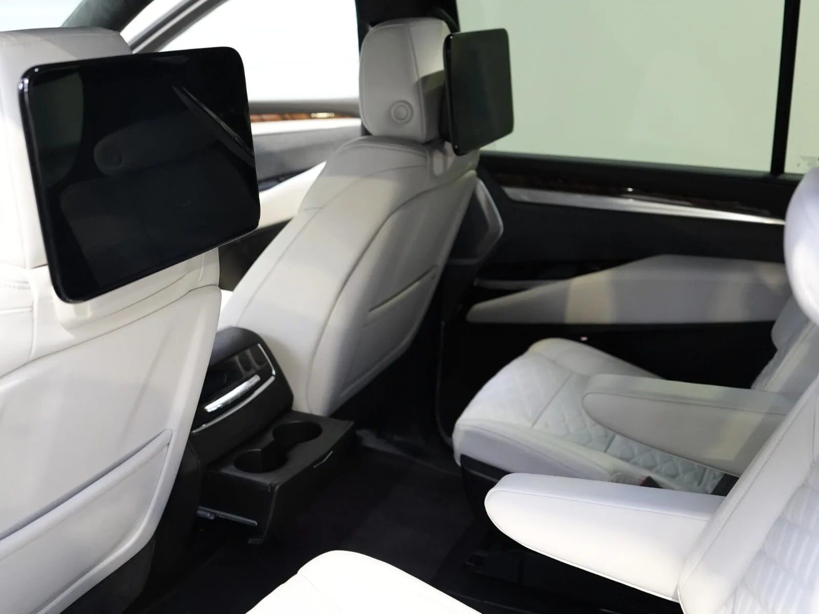 2026 Cadillac Escalade ESV Platinum Luxury, 15/30