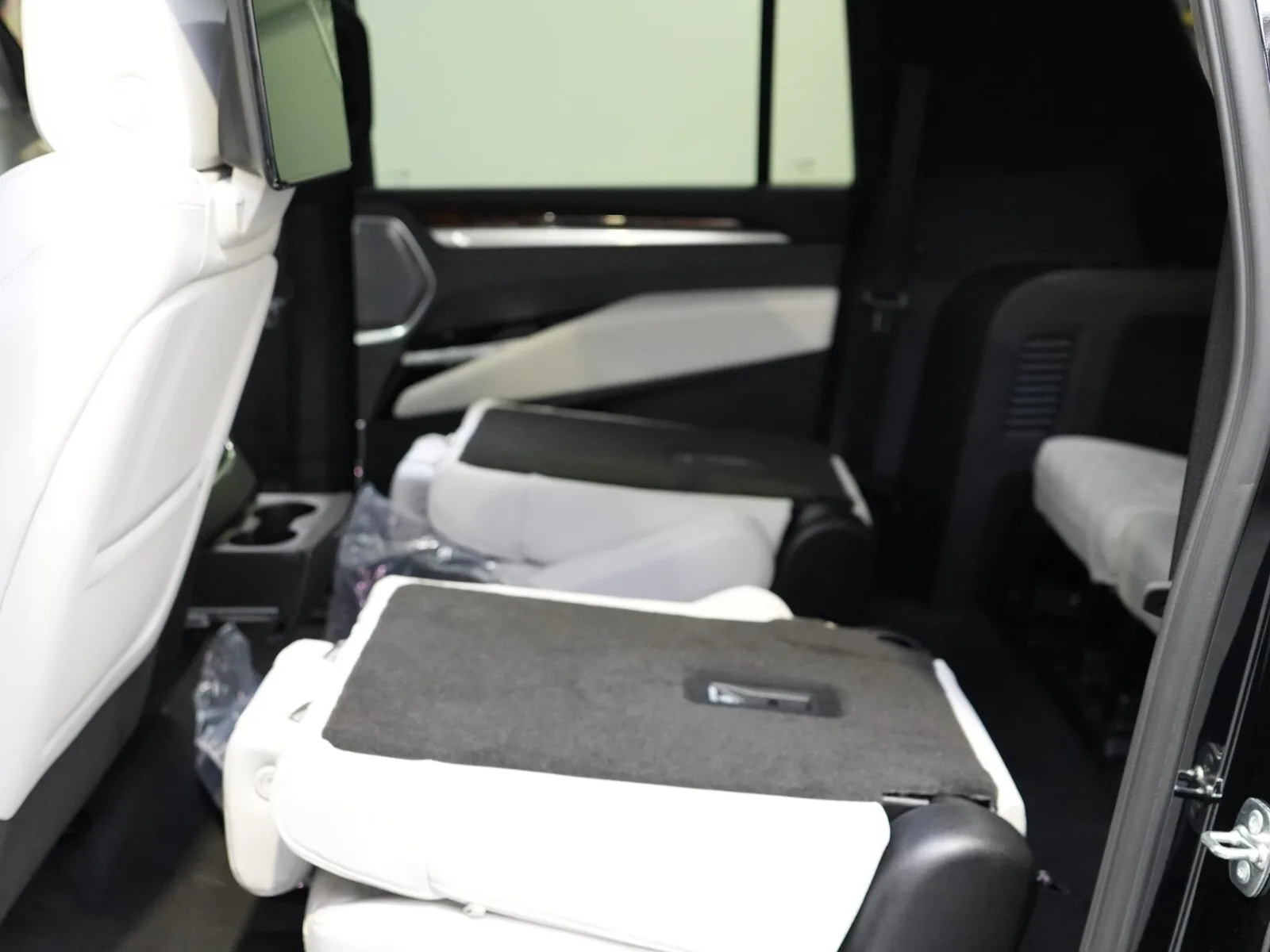 2026 Cadillac Escalade ESV Platinum Luxury, 18/30