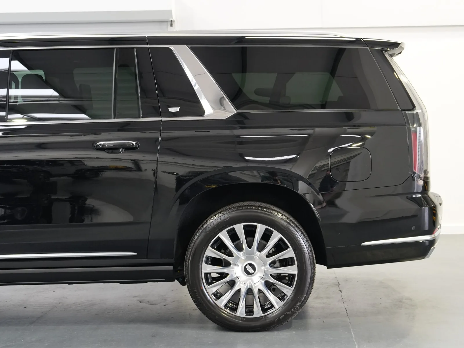 2026 Cadillac Escalade ESV Platinum Luxury, 21/30