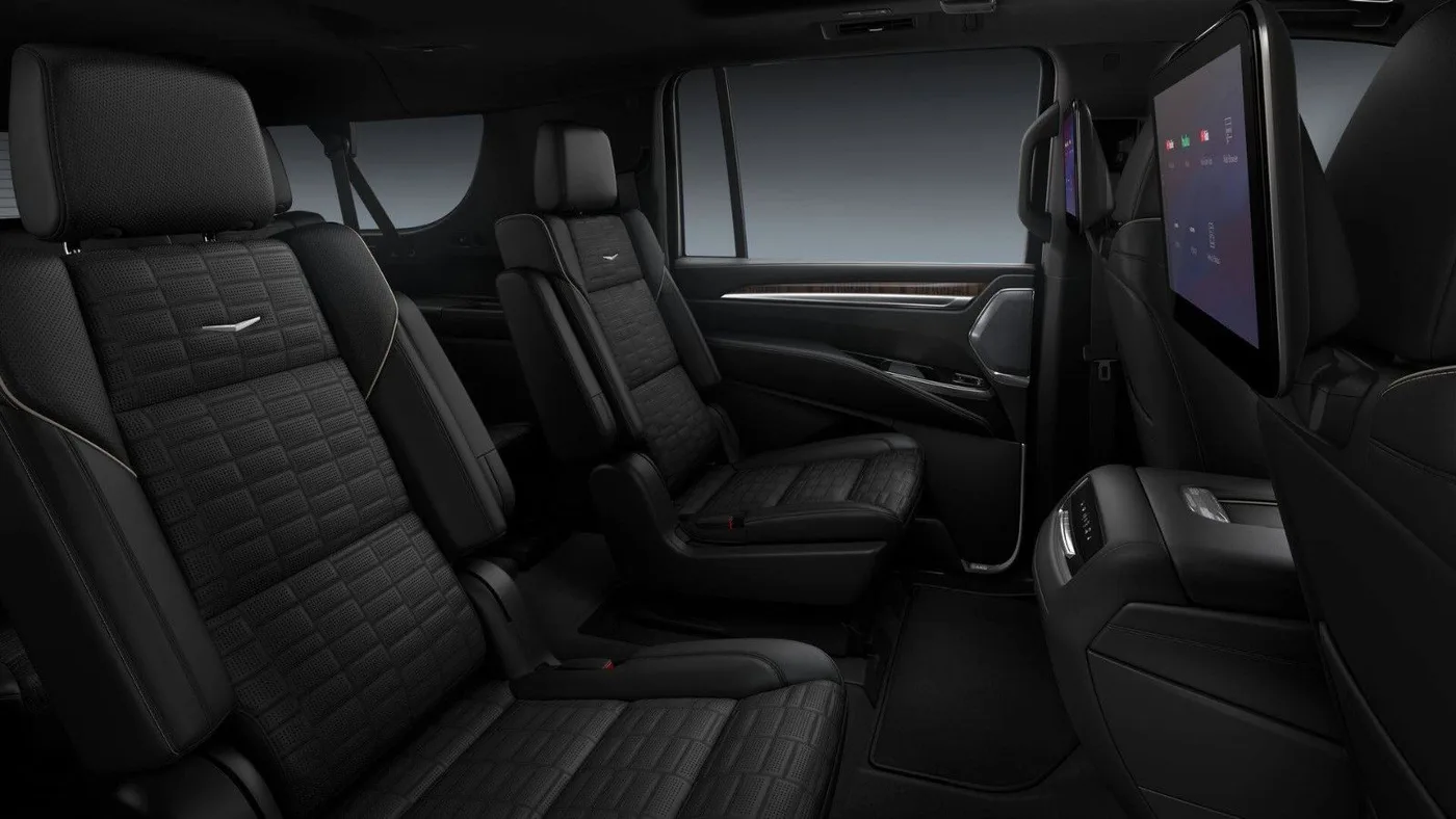 2026 Cadillac Escalade ESV offered by a supercar dealer in Schenefeld, Germany, photo 9 of 14