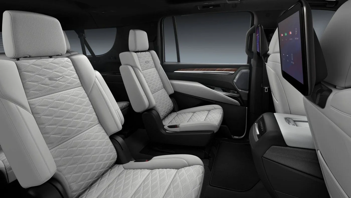 2026 Cadillac Escalade ESV angeboten von einem Supersportwagenhändler in Schenefeld, Deutschland, Foto 9 von 14