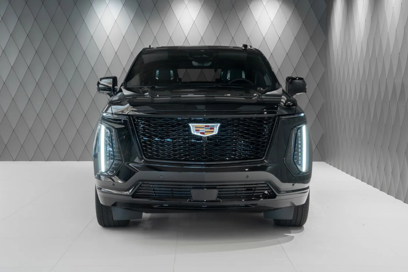 2026 Cadillac Escalade Long angeboten von einem Supersportwagenhändler in Schenefeld, Deutschland, Foto 2 von 10