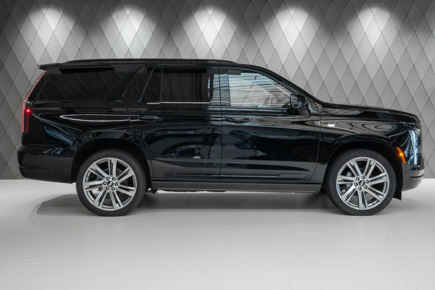 2026 Cadillac Escalade Long angeboten von einem Supersportwagenhändler in Schenefeld, Deutschland, Foto 3 von 10