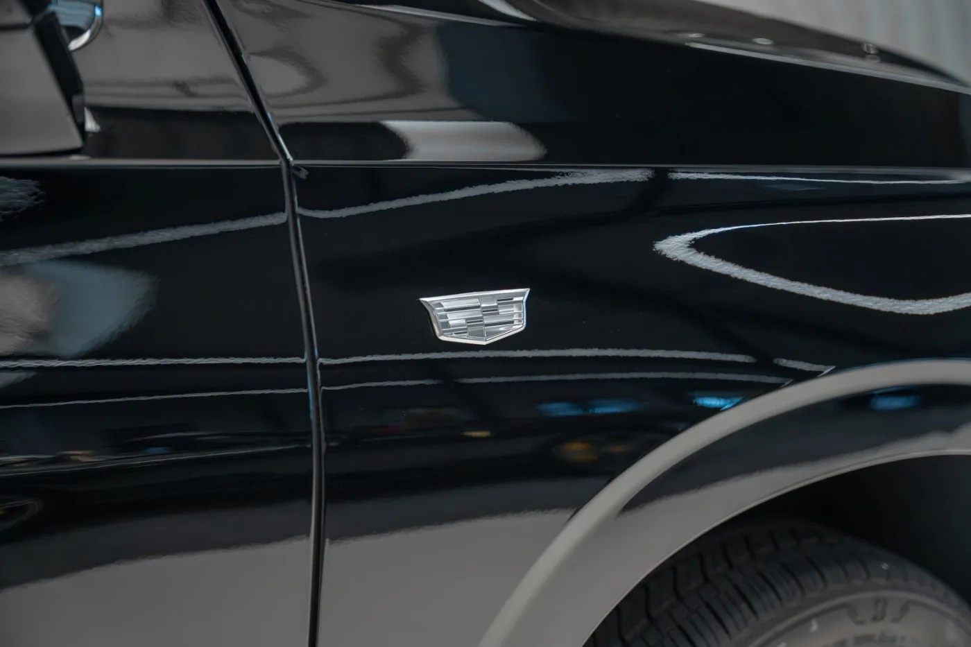 2026 Cadillac Escalade Long offered by a supercar dealer in Schenefeld, Germany, photo 10 of 10