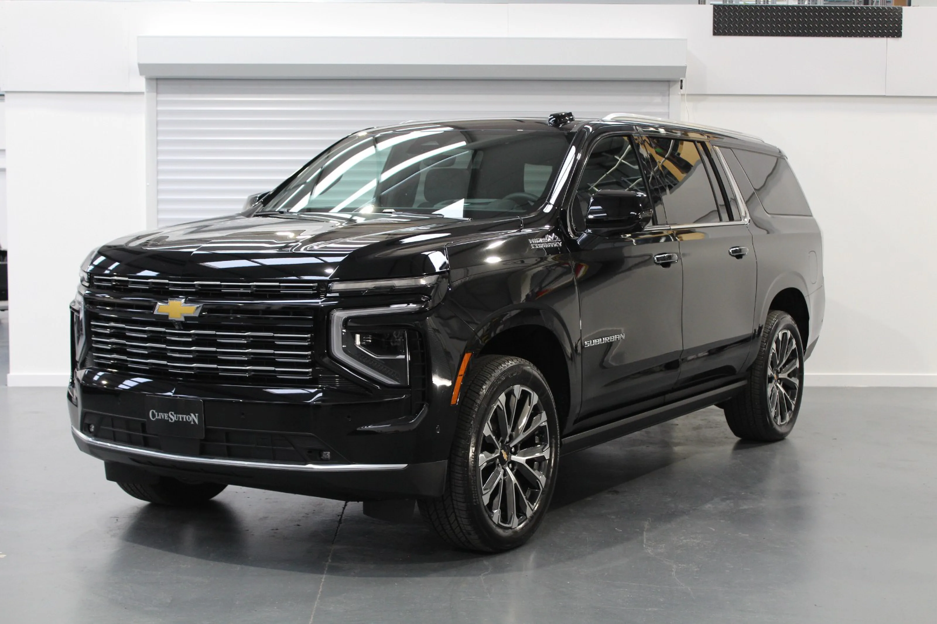 2026 Chevrolet Suburban High Country angeboten von einem Fachhändler in London, Vereinigtes Königreich, Hauptfoto