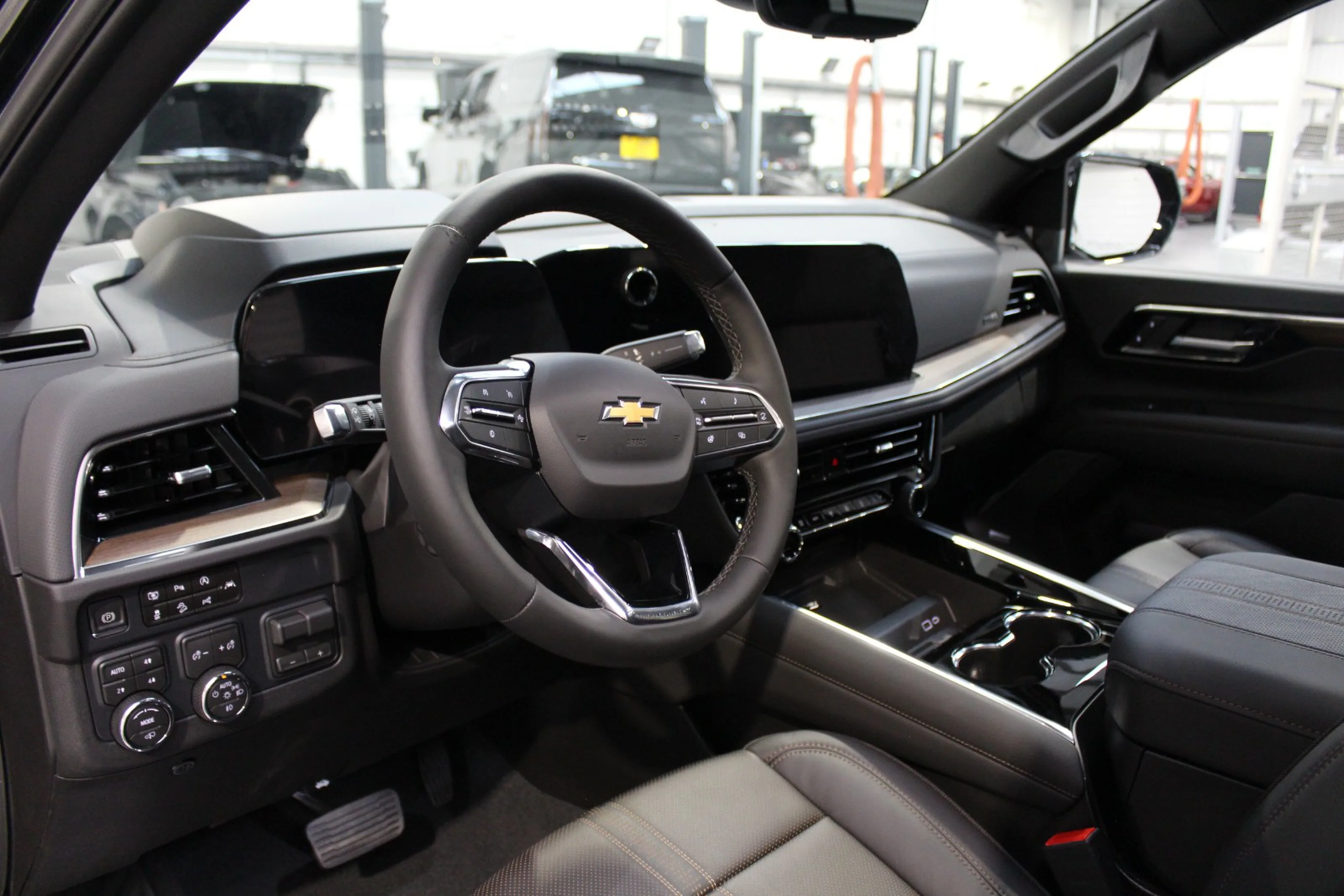 2026 Chevrolet Suburban High Country, 3/22