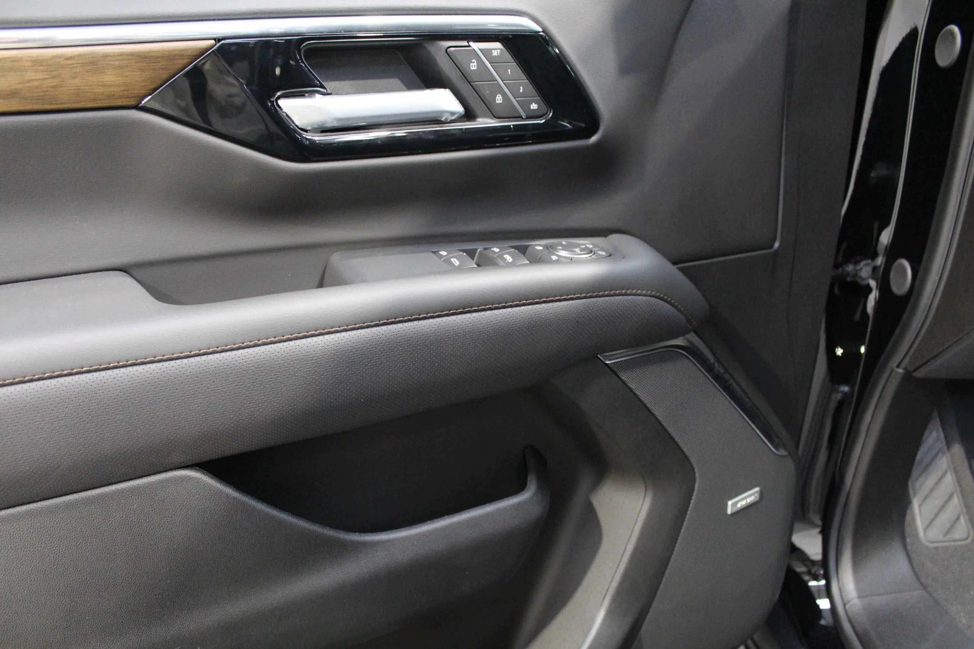 2026 Chevrolet Suburban High Country, 13/22