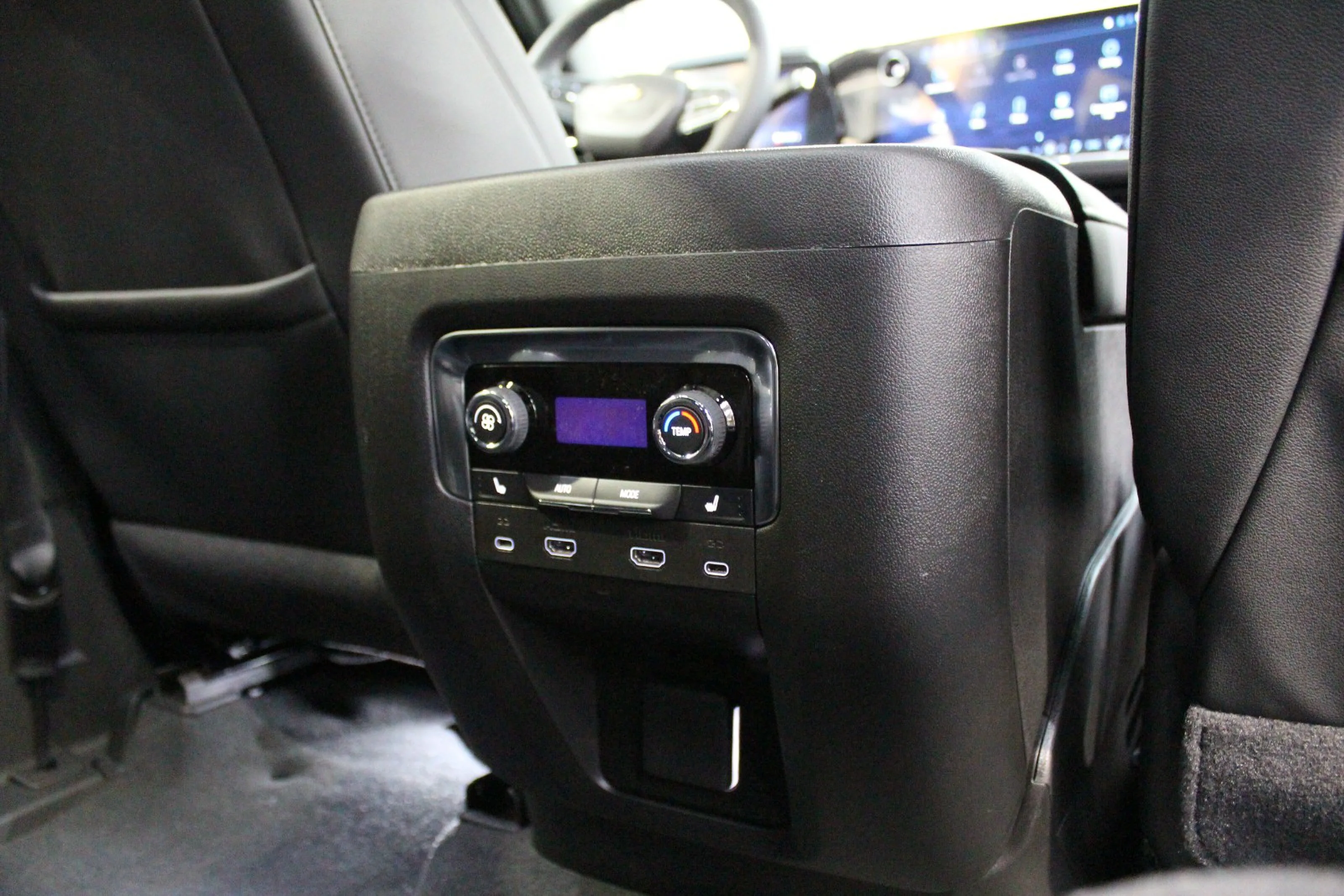 2026 Chevrolet Suburban High Country, 15/22
