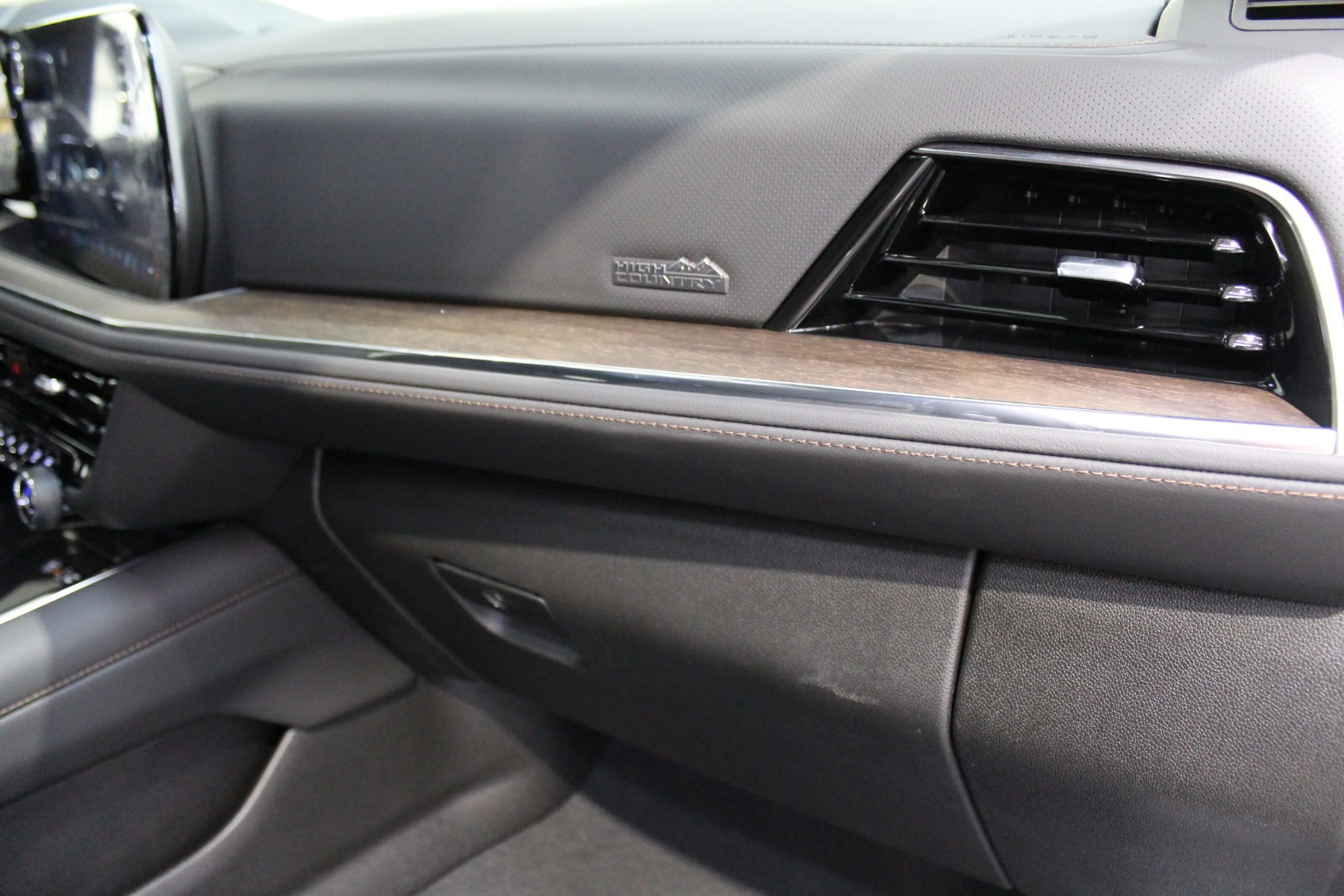 2026 Chevrolet Suburban High Country, 16/22