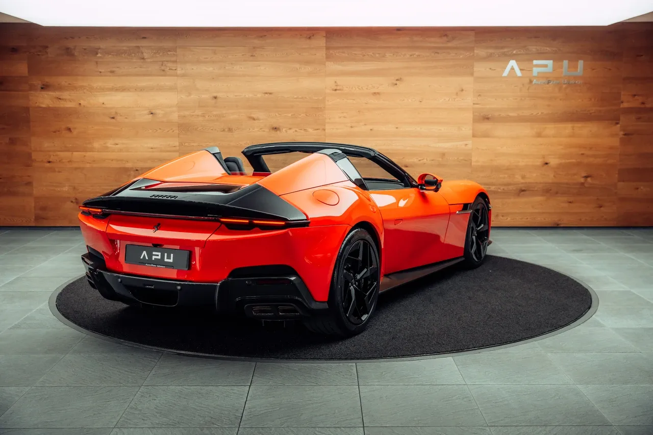2026 Ferrari 12Cilindri Spider proposée par un concessionnaire spécialisé à Uznach, Suisse, photo principale