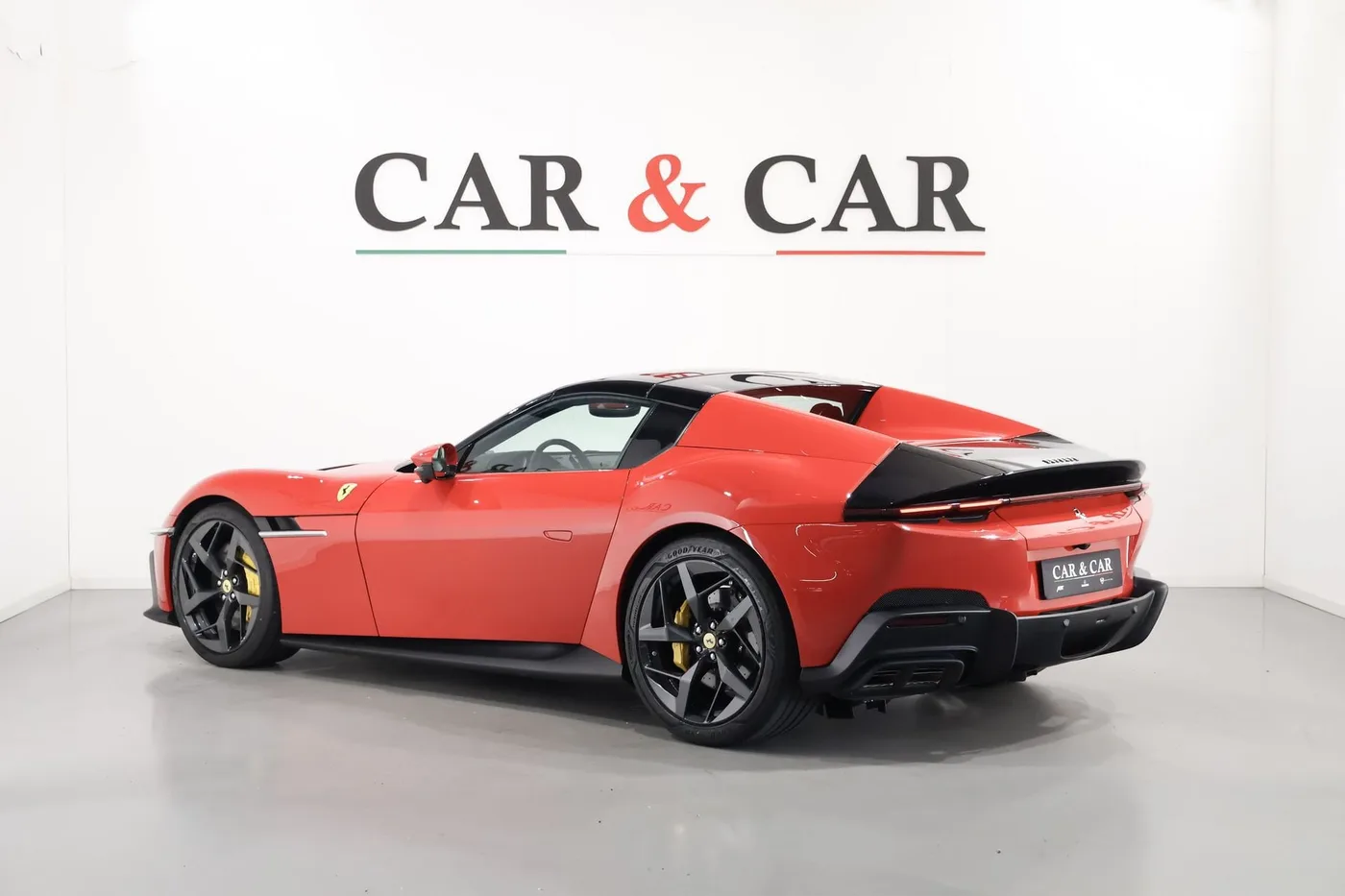 2026 Ferrari 12Cilindri Spider proposée par un spécialiste de la supercar à Zibido San Giacomo, Italie, photo 2 sur 25