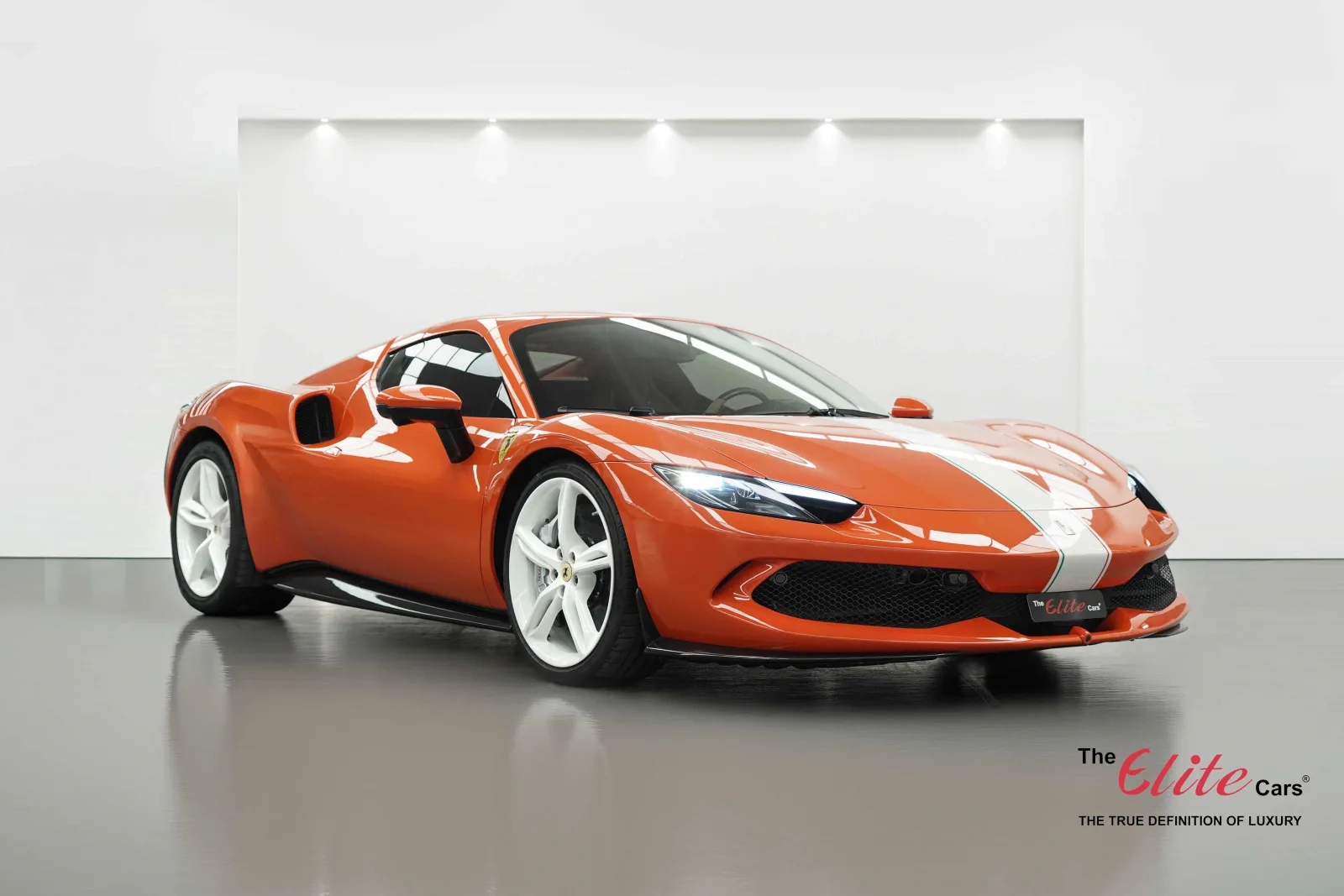 2026 Ferrari 296 GTS proposée par un concessionnaire spécialisé à Dubai, Émirats arabes unis, photo principale