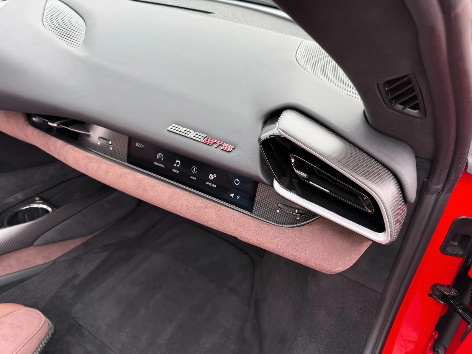 2026 Ferrari 296 GTS, 29/30