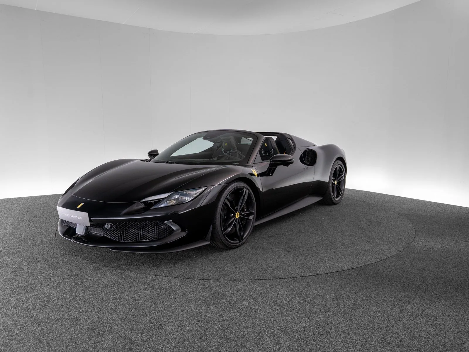 2026 Ferrari 296 GTS proposta da Autohaus Alfred Gohm a Singen, vista anteriore a tre quarti