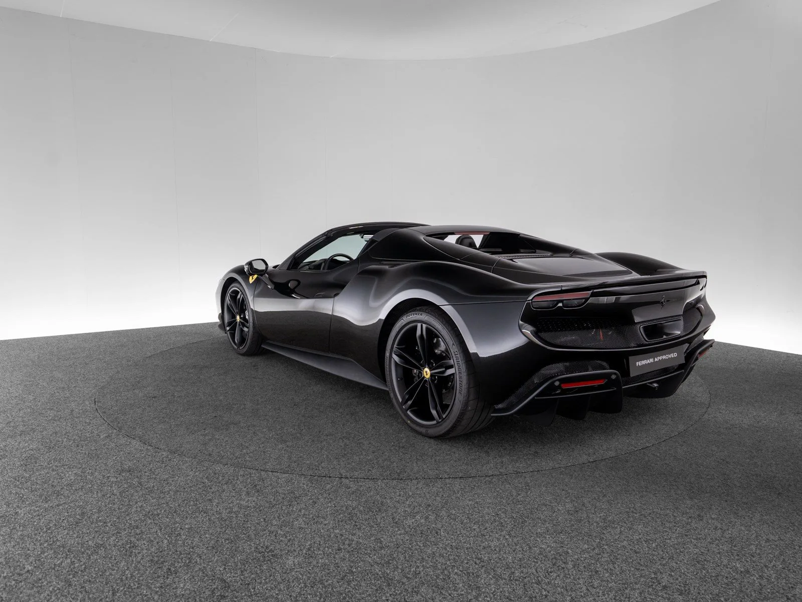 2026 Ferrari 296 GTS, 7/30